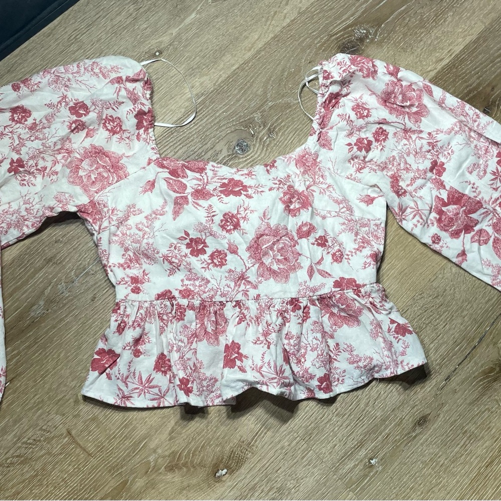 Francesca's Collections Pink & White Floral Puff-Sleeve Peplum Blouse